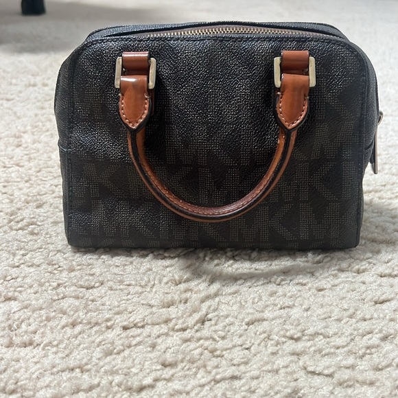 Micheal Kors handbag - Picture 3 of 5